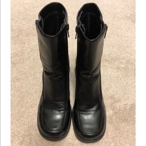 Diba East short black boot. Size 7M.